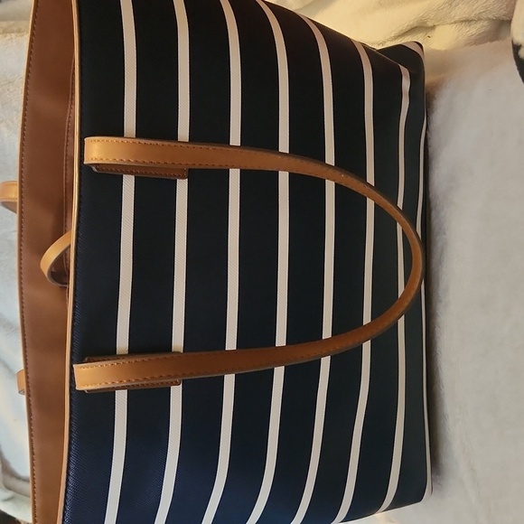 Kelly and Katie EUC Striped Navy and Tan Tote Bag - Picture 6 of 6